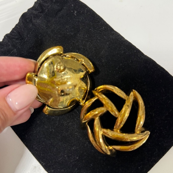 Saint Laurent Arty Earrings in Gold Metal & Black Velvet - Picture 8 of 9